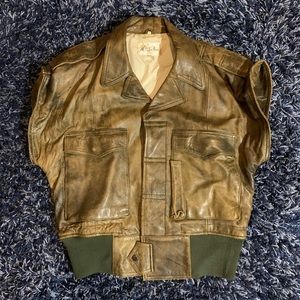 VINTAGE LEATHER SLEEVELESS JACKET! M